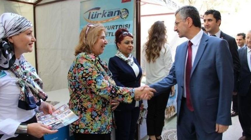 Vali Bektaş&rsquo;ın Turizm İşletme Stantlarına Ziyaret