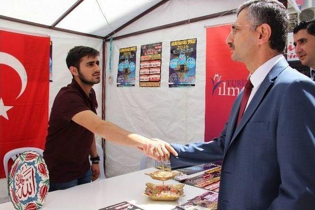 Vali Bektaş’ın Turizm İşletme Stantlarına Ziyaret