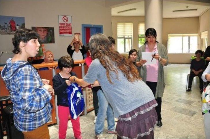 Eski Manken Merve İldeniz’den Engellilere Jest G1