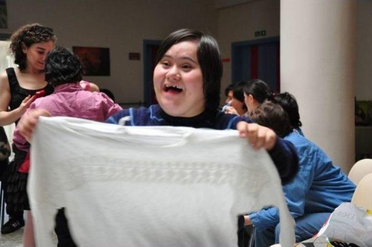 Eski Manken Merve İldeniz’den Engellilere Jest G4