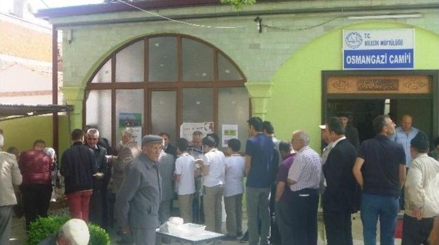 Bilecik&rsquo;te Cuma Naması Sonrası Bin Kişiye Kutlu Doğum Aşı Dağıtıldı