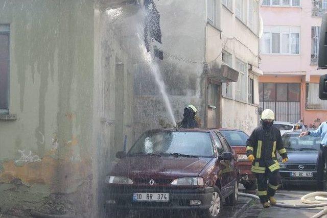 Denizli’de Metruk Ev Alevlere Teslim Oldu