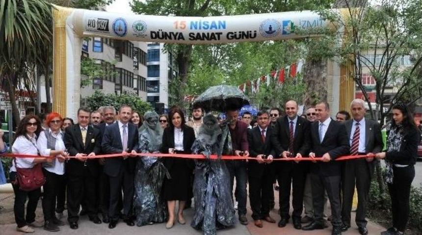 Y&uuml;r&uuml;y&uuml;ş Yolunda D&uuml;nya Sanat G&uuml;n&uuml; Coşkusu