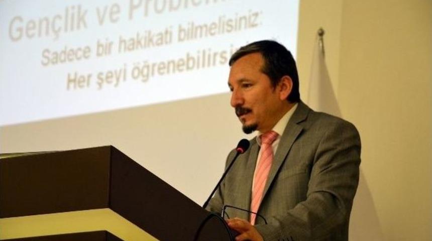 Gen&ccedil;liğin Sorunları Ve İnovatif Yaklaşımlar Konferansı D&uuml;zenlendi