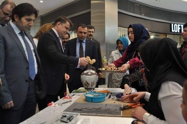 “ilmek İlmek İşlenen Hayaller Taşlar Ve Düşler” İsimli Güzel Sanatlar Sergisi Park Afyon Avm’de Açıldı