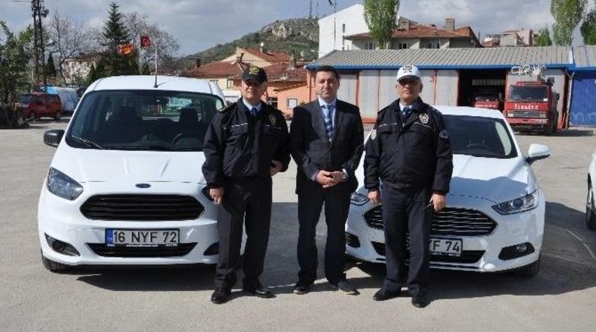 Boz&uuml;y&uuml;k Belediyesi İl&ccedil;e Emniyet M&uuml;d&uuml;rl&uuml;ğ&uuml;ne 4 Ara&ccedil; Tahsis Etti