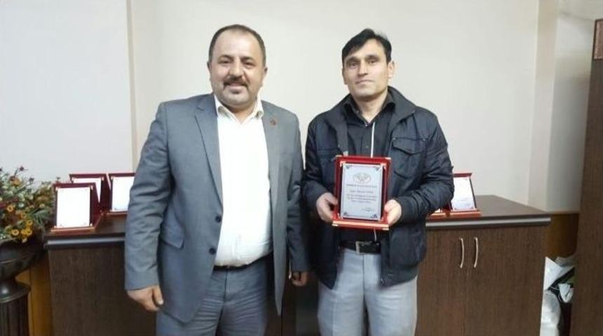 Emektar Berberlere Plaket