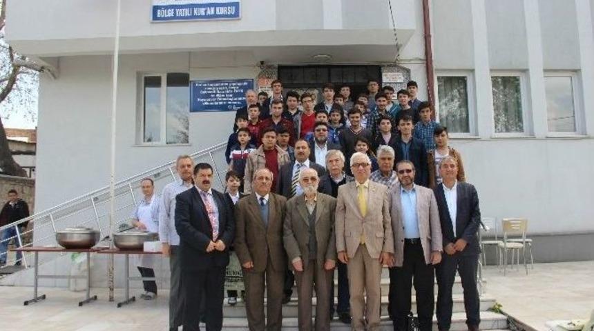 Sosyal Yardım Ve K&uuml;lt&uuml;r Vakfı&rsquo;ndan 90 Kur&rsquo;an Kursu &Ouml;ğrencisine G&ouml;mlek