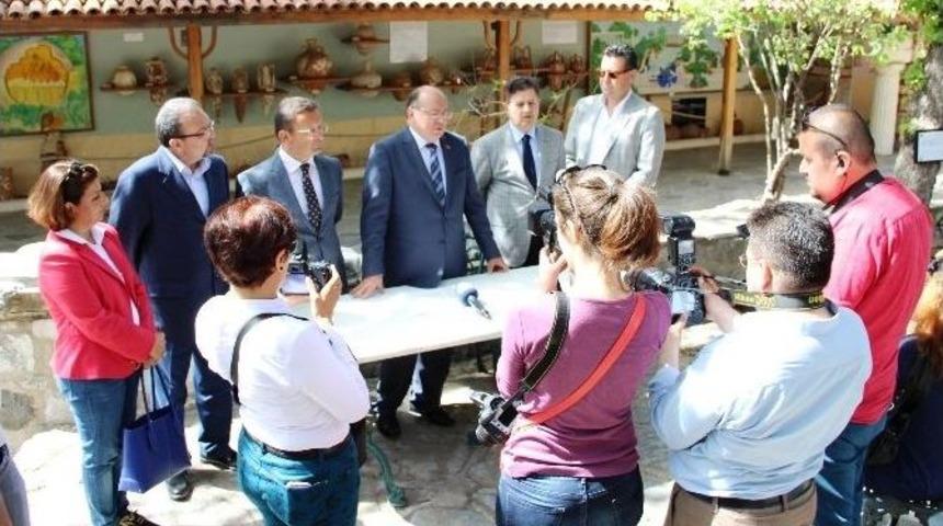 Vali Amir &Ccedil;i&ccedil;ek: "muğla&rsquo;ya M&uuml;lteci Kampı Yapılmayacak"