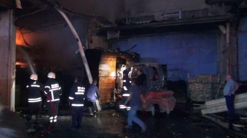 Kereste Fabrikası Alev Alev Yandı