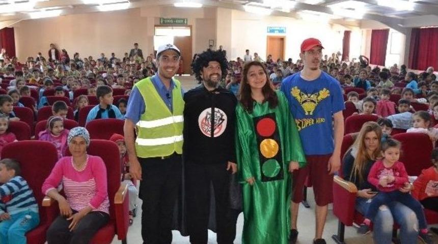 Mustafa B&uuml;y&uuml;kyapıcı&rsquo;dan İlkokul &Ouml;ğrencilerine 23 Nisan Hediyesi