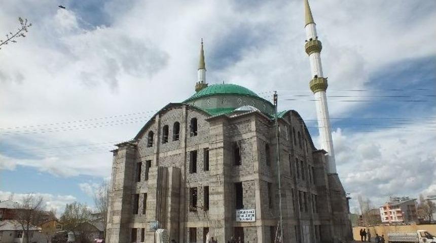 1071 K&uuml;mbet Camii, Vatandaşların Yardımlarını Bekliyor