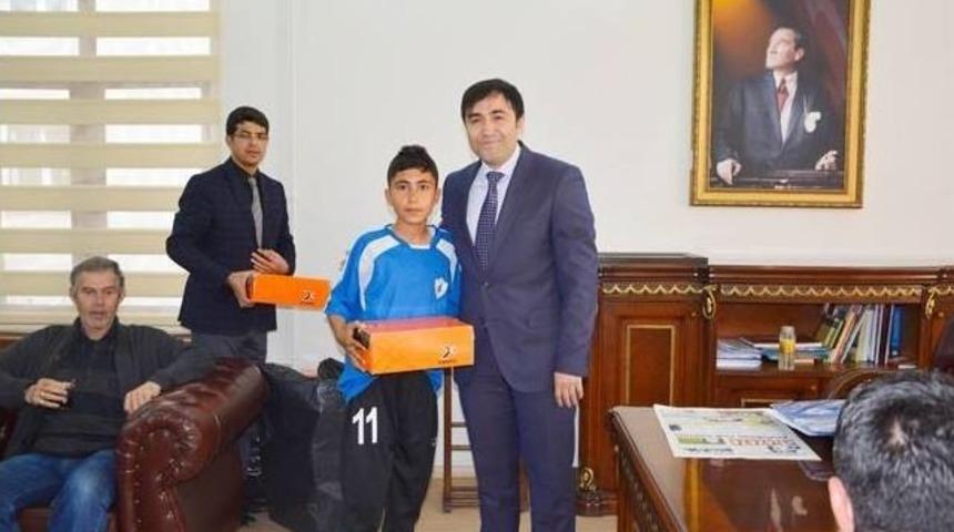 Kaymakam Citer&rsquo;den Namağlup Şampiyon Olan Viranşehirspor U 14 Takımına &Ouml;d&uuml;l