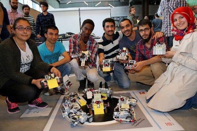 Agü’de Sumo Robotları Yarıştı