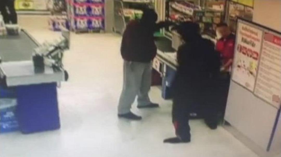 Sultangazi&rsquo;de Maskeli Ve Silahlı Market Soygunu