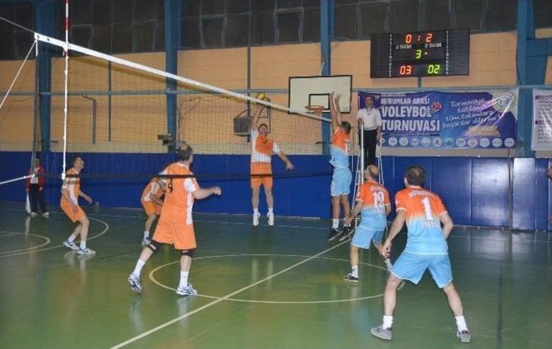 Boz&uuml;y&uuml;k Belediyesi Kurumlar Arası Voleybol Turnuvası&rsquo;nda Finale Yaklaşıldı