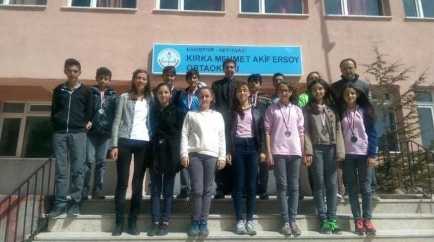 Seyitgazi&rsquo;li &Ouml;ğrenciler İsimlerini Sosyal Faaliyetlerle Duyurdular