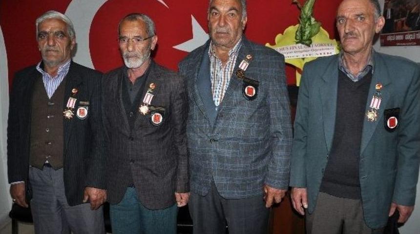 Kıbrıs Gazilerine 42 Yıl Sonra Şeref Madalyası