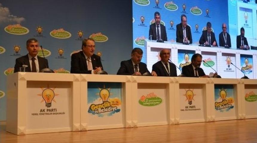 Başkan Aksoy, 5. Yerel Y&ouml;netimler Sempozyumunda İl&ccedil;e Belediyeciliğini Anlattı