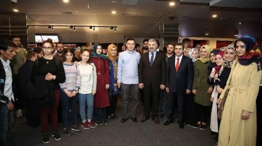 Başkan &Ccedil;elik İle Vali D&uuml;zg&uuml;n &lsquo;somuncu Baba&rsquo; Filmini İzledi