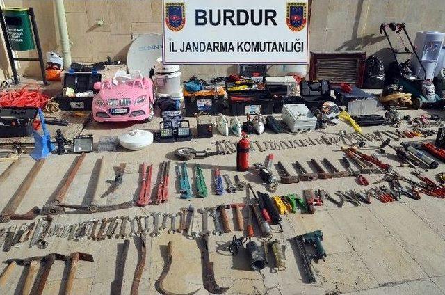 Burdur Jandarmasından 19 Personel, 4 Özel Timle Operasyon