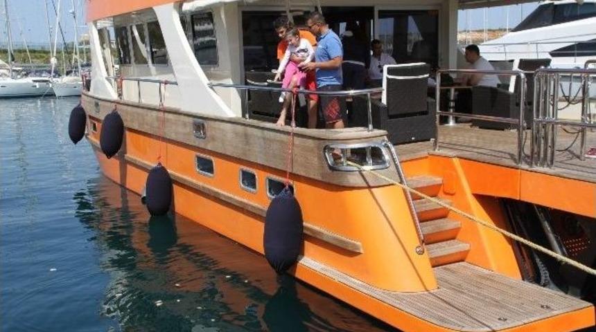 Didim&rsquo;de İki Engelli Deniz Gezisine &Ccedil;ıkarıldı