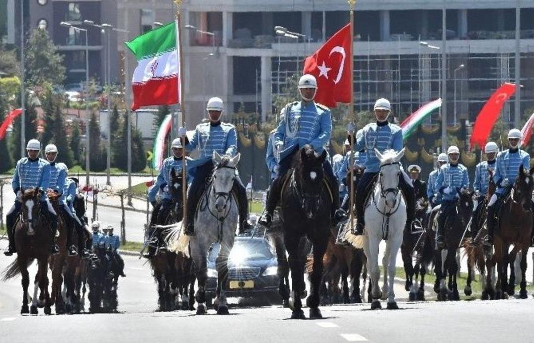 İran Cumhurbaşkanı Ruhani Cumhurbaşkanlığı K&uuml;lliyesinde