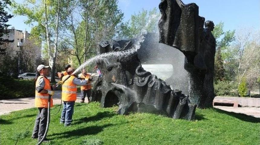 B&uuml;y&uuml;kşehir Belediyesi Ekiplerinden Baştan Sona Temizlik