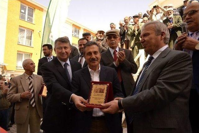 Yeniden Yapılan Yayla Camii İbadete Açıldı