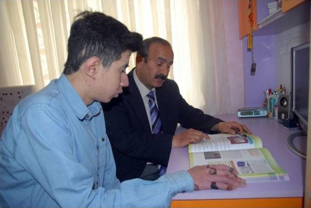 Hastalığı Evine Mahkum Etti, O Yılmadı