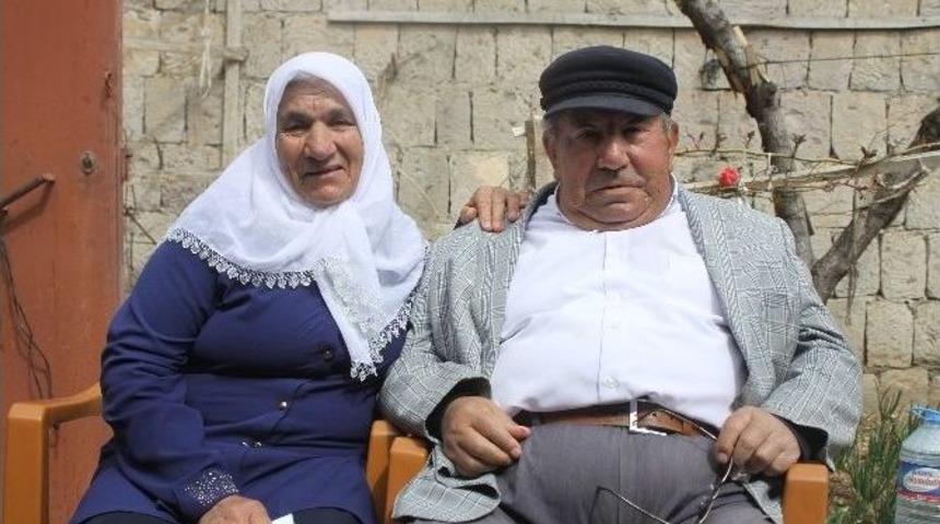 (özel Haber) 53 Yıldır Hiç Görmediği Kız Kardeşini Arıyor