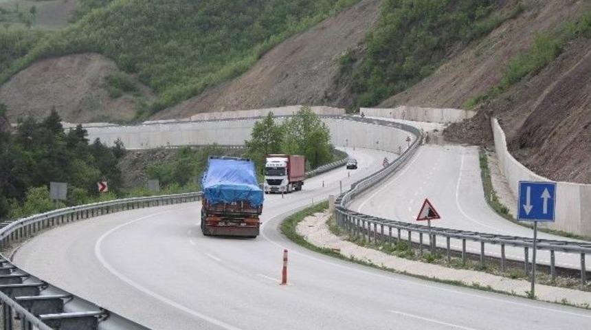 Uluslararası Yola Heyelan Engeli