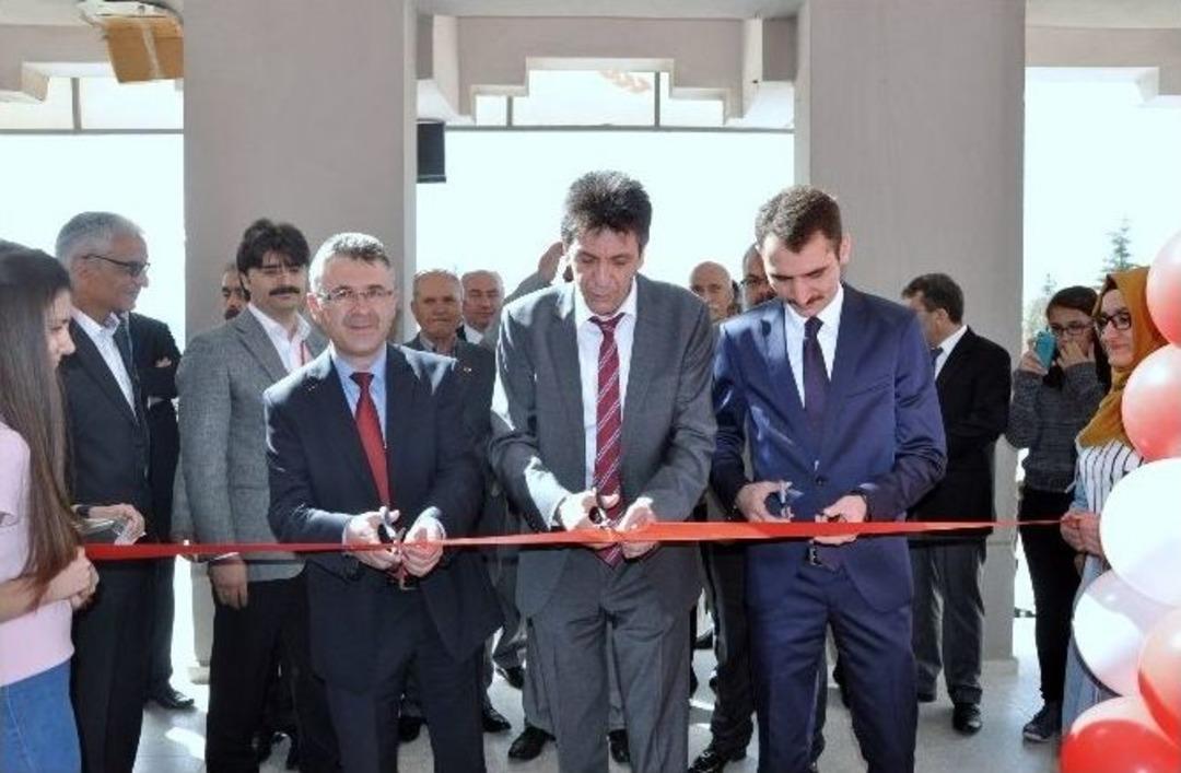 Gediz Fen Lisesi&rsquo;nde T&uuml;bitak Bilim Fuarı Sergisi