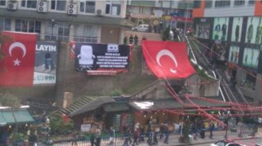 Kılı&ccedil;daroğlu&rsquo;na Rize&rsquo;de Pankartlı Protesto
