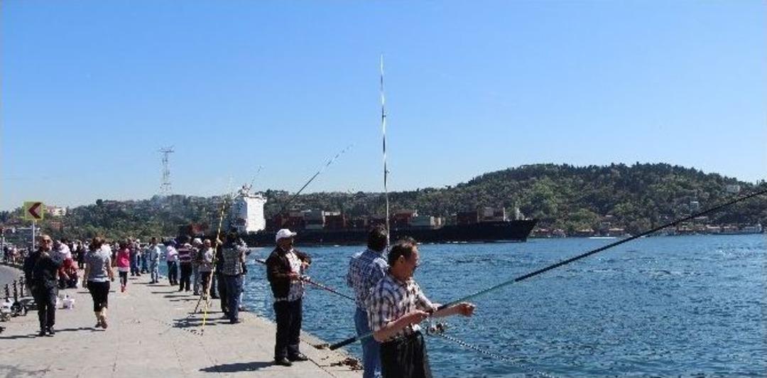 Termometreler 29 Dereceyi G&ouml;sterdi, İstanbullular Sahillere Akın Etti