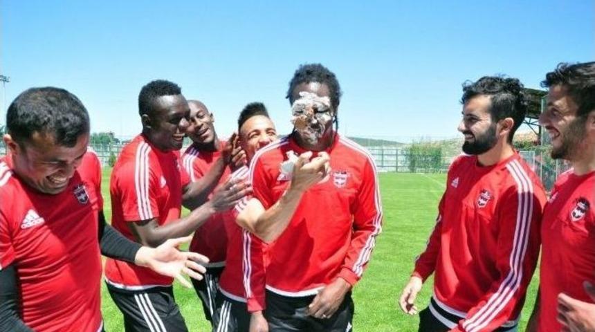 Habibou&rsquo;ya Doğum G&uuml;n&uuml; S&uuml;rprizi