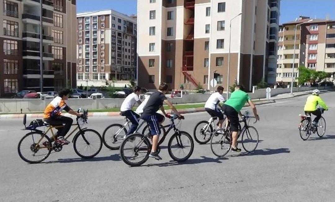 Bisikletli S&uuml;nnet D&uuml;ğ&uuml;n&uuml; Konvoyu