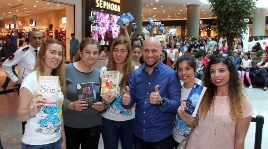 Kahraman Tazeoğlu Adana Optimum&rsquo;da Okurlarıyla Buluştu