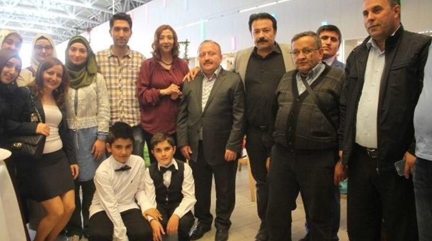 &Ouml;nce &Ccedil;izdiler, Sonra Sergilediler