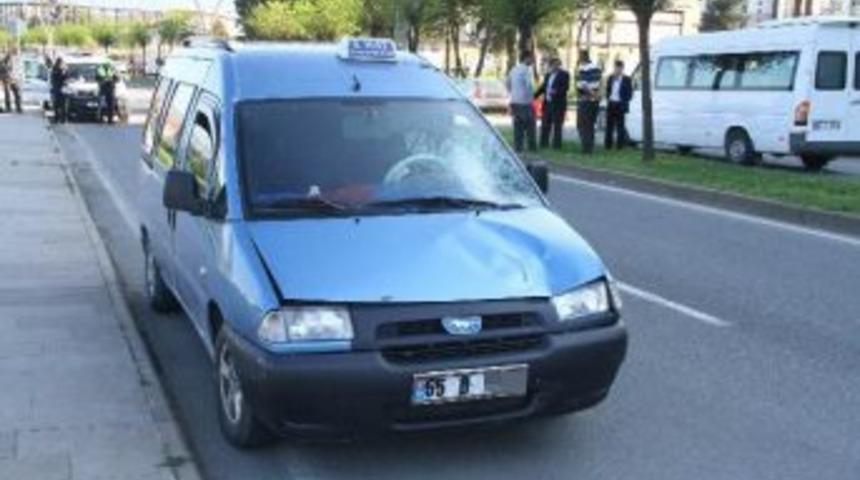 Samsun&rsquo;da Dolmuşun &Ccedil;arptığı Yaya Yaralandı