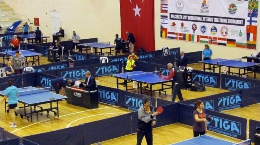 Uluslararası Masa Tenisi Turnuvası &Ccedil;eşme&rsquo;de Başladı