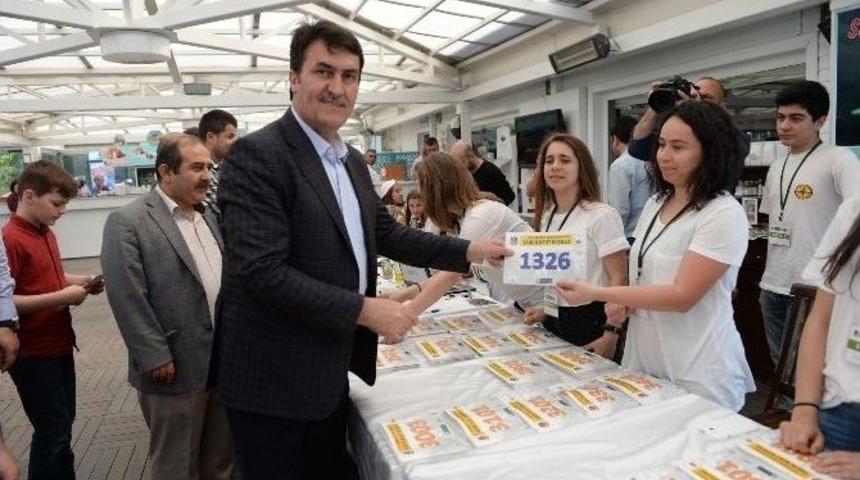 Koşulara Katılacak Sporculara Numaraları Dağıtıldı