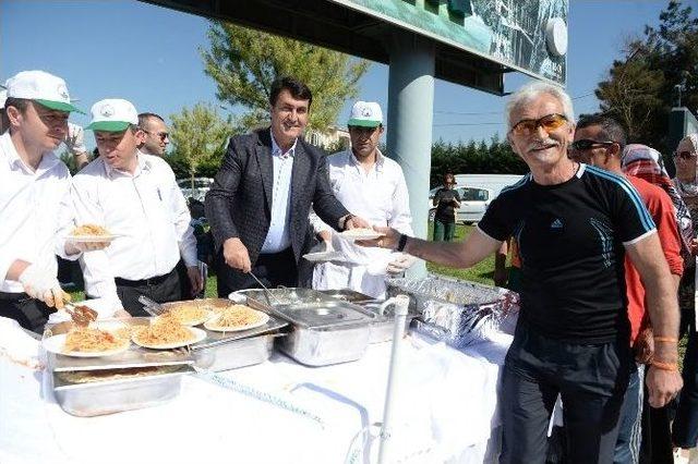 Koşulara Katılacak Sporculara Numaraları Dağıtıldı