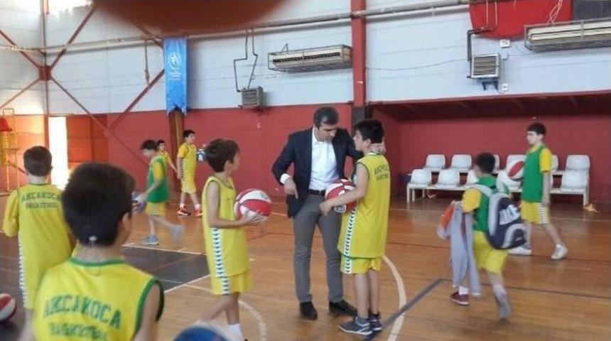 Başkan Yemenici&rsquo;den Basket Severlere Top Jesti