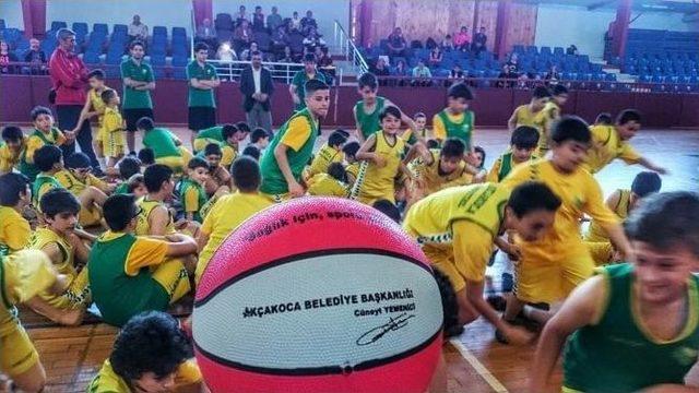 Başkan Yemenici’den Basket Severlere Top Jesti