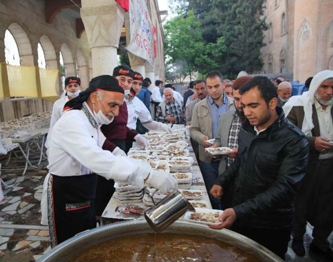 Haliliye Belediyesinden Vatandaşlara Tirit İkramı
