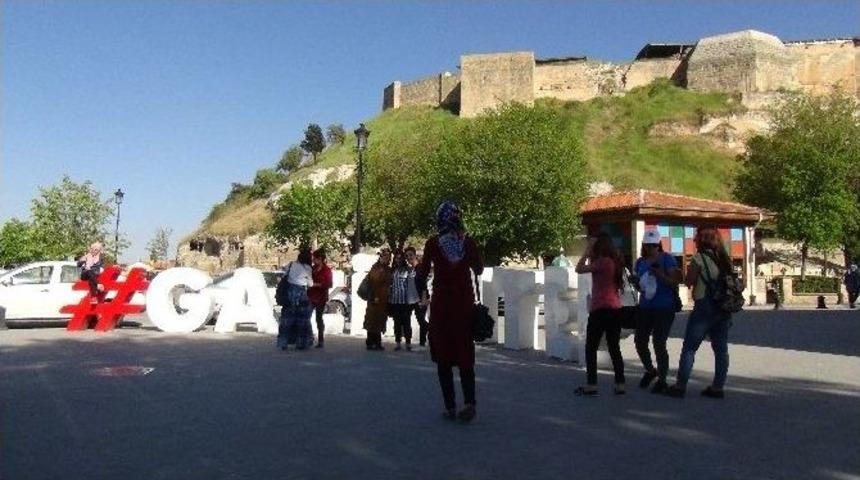 &Uuml;niversiteli Gen&ccedil;ler Gazi Şehri Gezdi