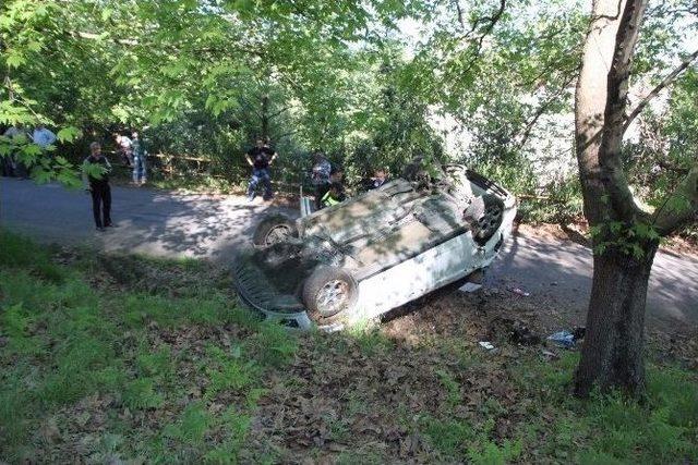 Düşürdüğü Gözlüğünü Almaya Çalışırken Otomobiliyle Takla Attı