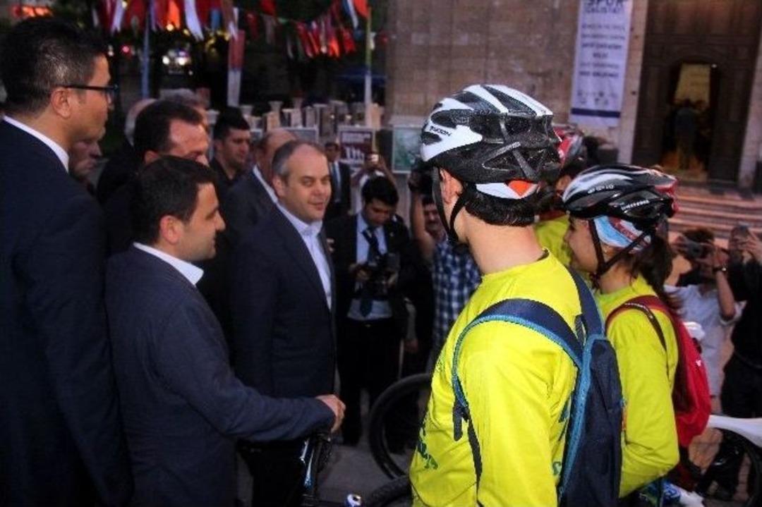 Bakan Kılı&ccedil; Spor &Ccedil;alıştayına Katıldı