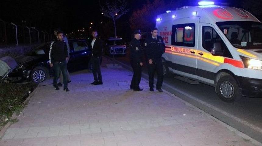 Elazığ&rsquo;da Trafik Kazası Kavgayla Bitti: 4 Yaralı